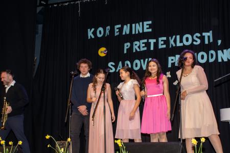 ‘‘Korenine preteklosti, sadovi prihodnosti” (29)